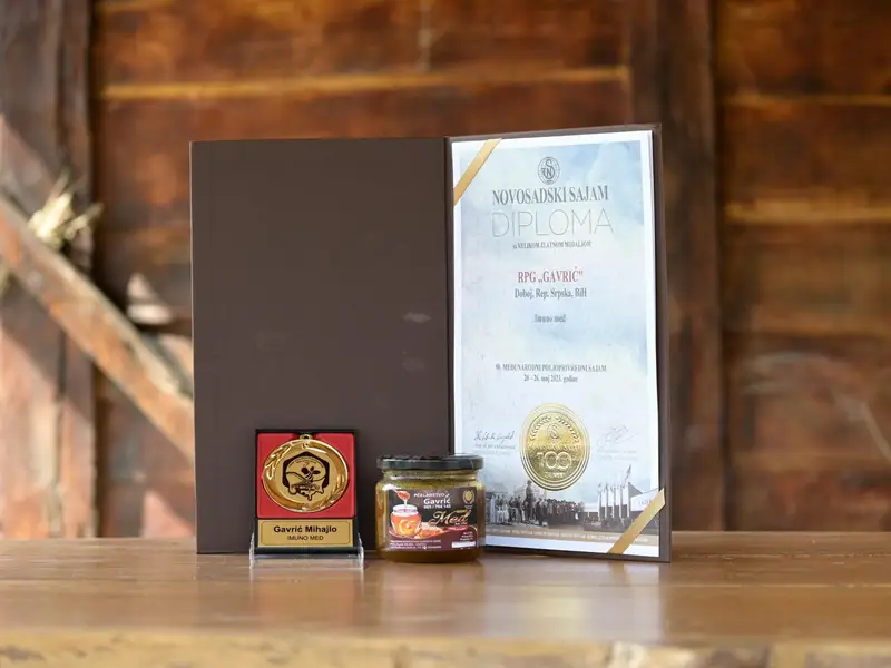 Diploma Novosadskog sajma, medalja i teglica meda
